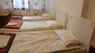 Гостевой дом Piaseczno Willa Staropolska Пясечно Односпальная кровать в общем мужском номере-1